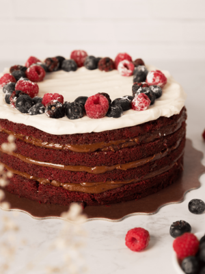 Red Velvet con Frutos Rojos