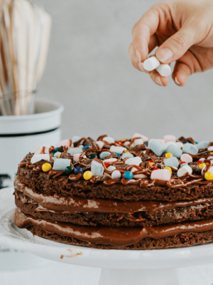 Torta Brownie Topping de Colores