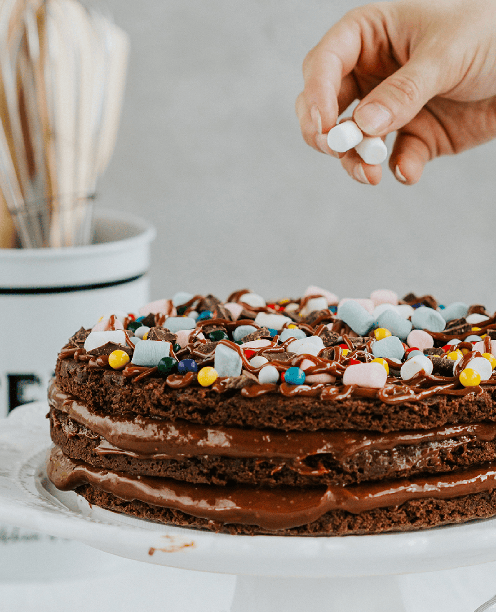 torta-brownie-topping-de-colores