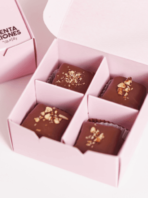 Bites de brownie x 4 unds en cajita rosada
