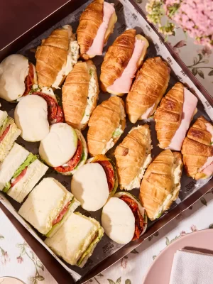 DM CAJA DE SANGUCHITOS MIXTO X 20 UNIDADES