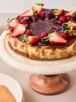 DM TARTA VASCA CON SALSA FRUTOS ROJOS