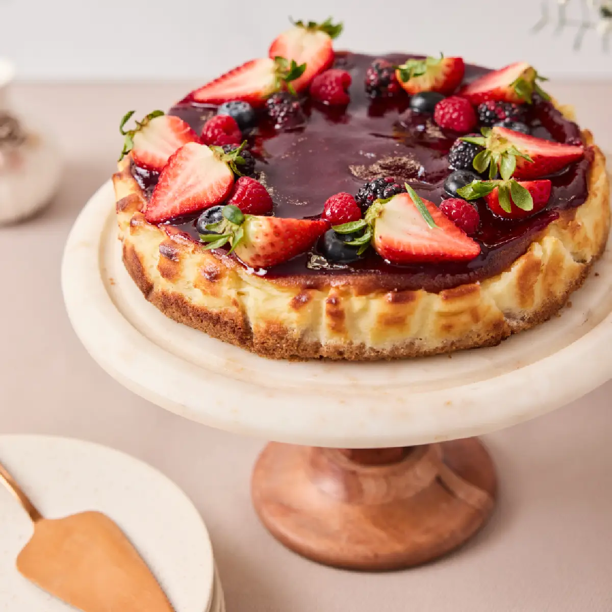 DM TARTA VASCA CON SALSA FRUTOS ROJOS