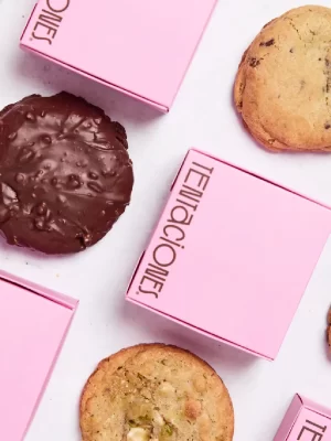 Galletón decorada con caja rosada