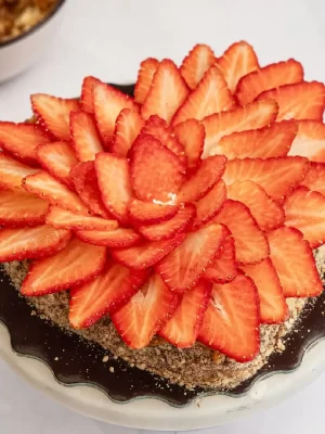 Pavlova de fresas forma corazón