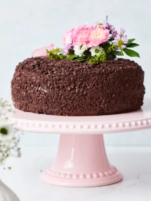 Torta chocolate mediana con flores